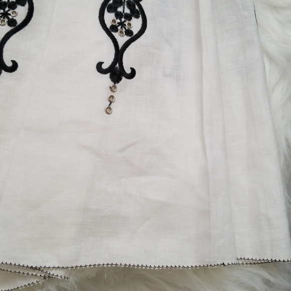 Pretty White and Black Pleated Skirt - Picture 6 of 6